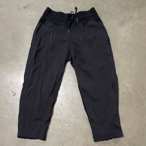 Lululemon woman’s capris